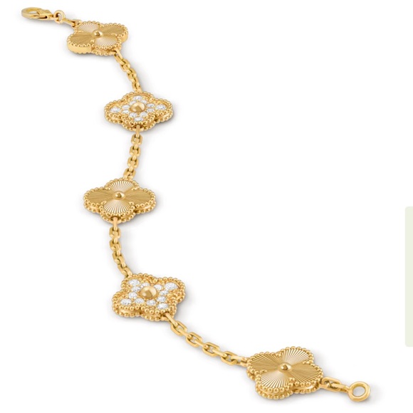 Clover Leaf Gold and Black Clover Bracelet - Picture 9 of 9